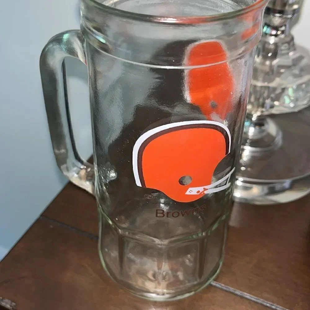 Vintage Cleveland browns 2 bar Helmet pint glass 7” tall beer mug cup retro